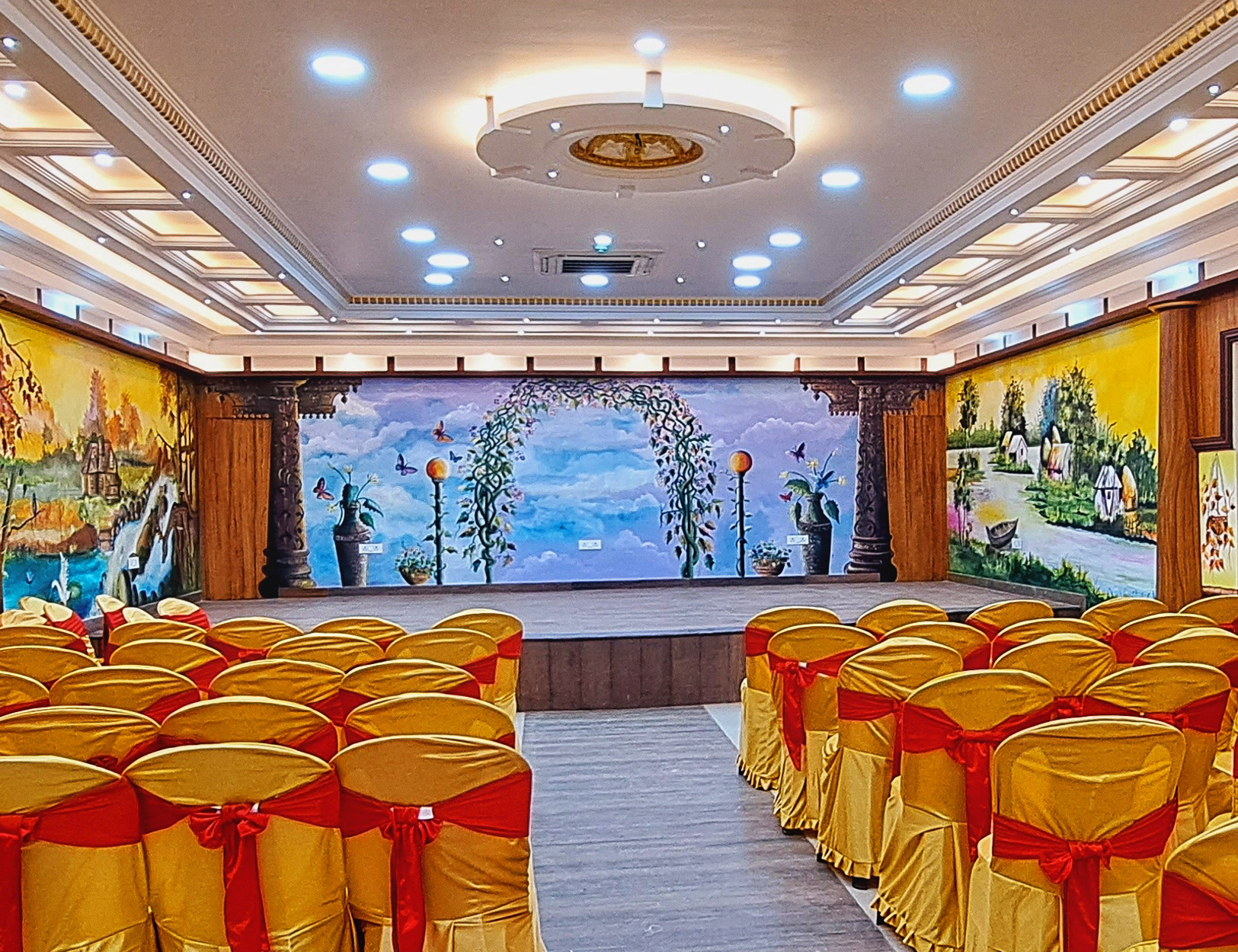 Mini Hall